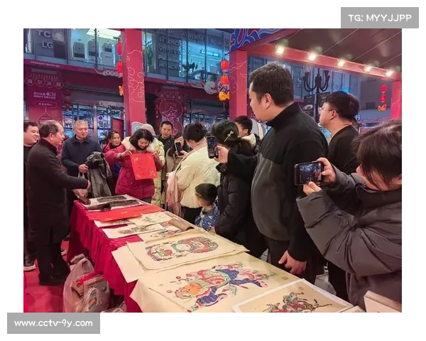 上海外援洛夫顿写福字迎新春，积极融入中国文化氛围